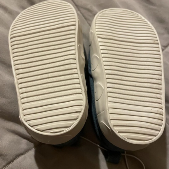 Girl shoes - Picture 3 of 3